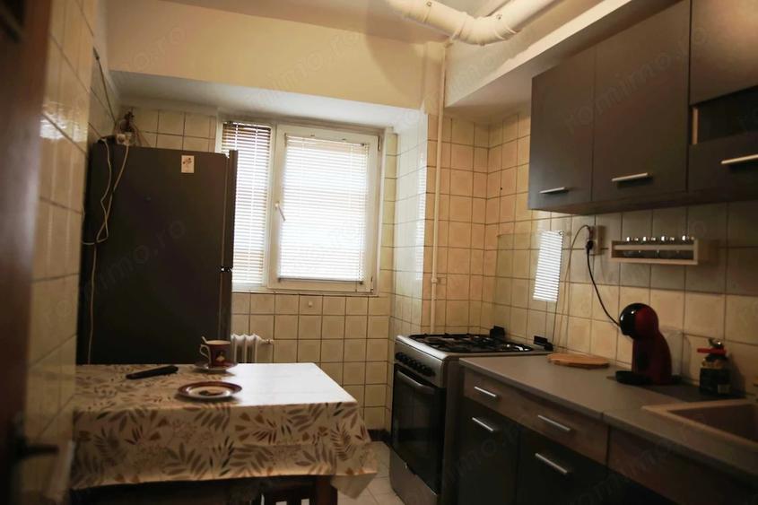 Apartament cu 4 camere decomandat în Colentina