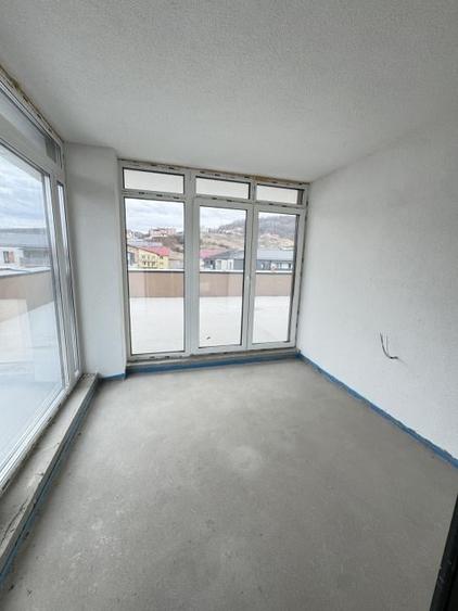 Penthouse cu 4 camere semidecomandat în Florești