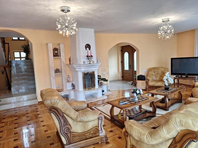 Casă individuală cu 6 camere cu Piscina în Europa
