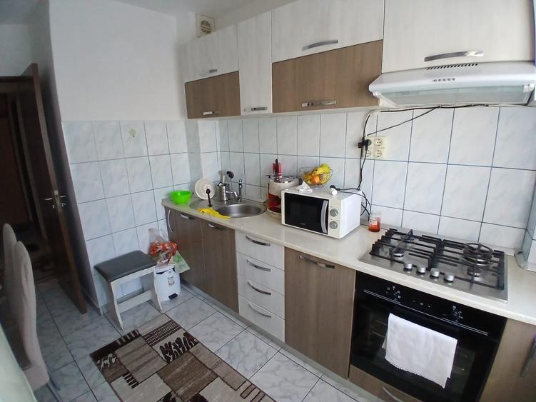 Apartament cu 3 camere decomandat în CET