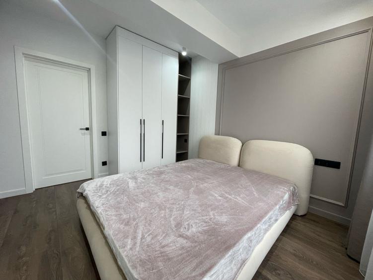 Apartament cu 3 camere semidecomandat în Pipera