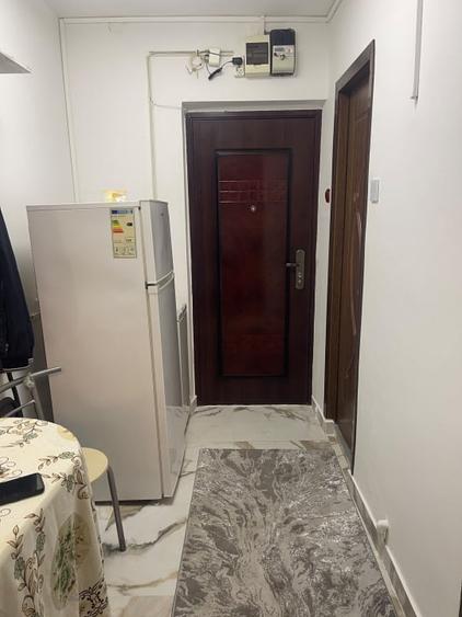 Garsonieră decomandată, mobilată în Calea București
