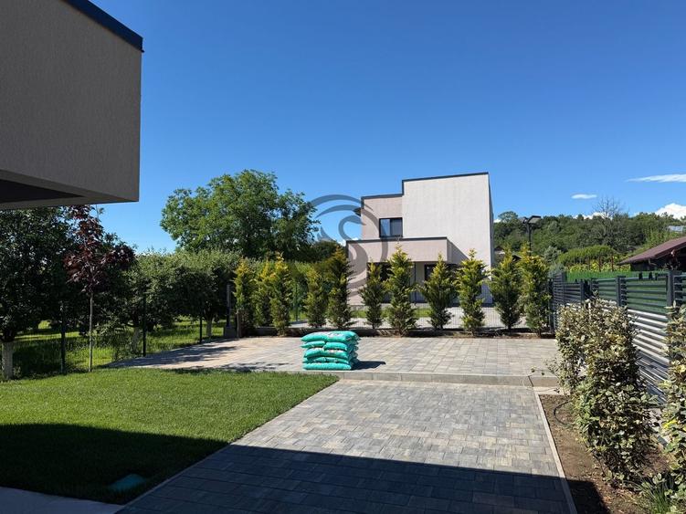 Duplex cu 4 camere cu Canalizare în Central