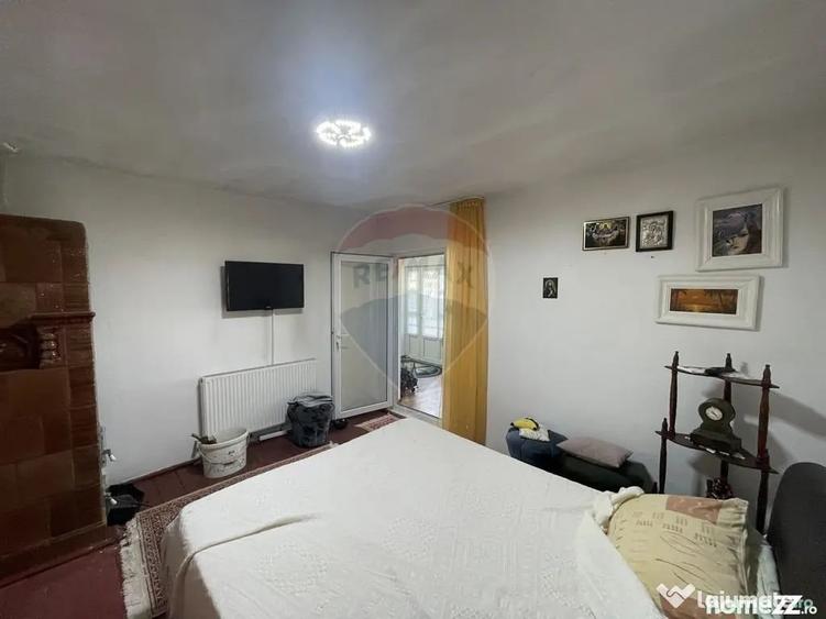 Casă cu 3 camere cu Teren 900 Mp în Roșioara