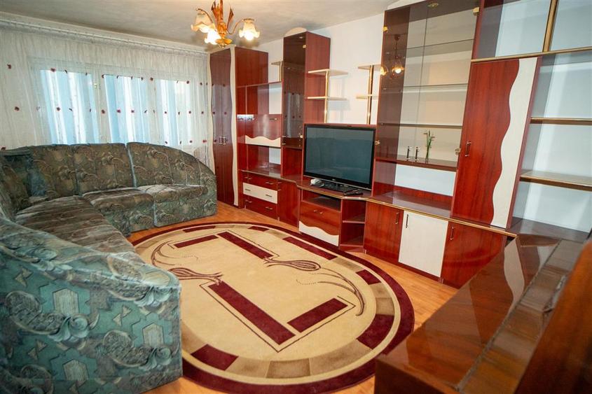 Apartament cu 3 camere decomandat în Nufărul