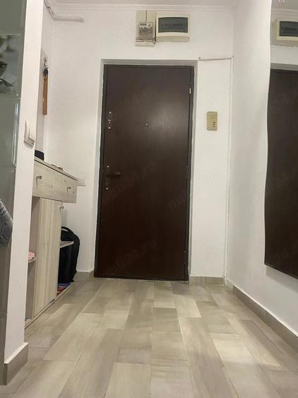 Apartament cu 3 camere decomandat în Exterior Vest