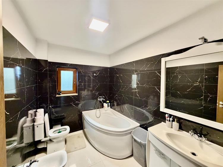 Casă cu 4 camere decomandat cu Teren 425 Mp în Miroslava