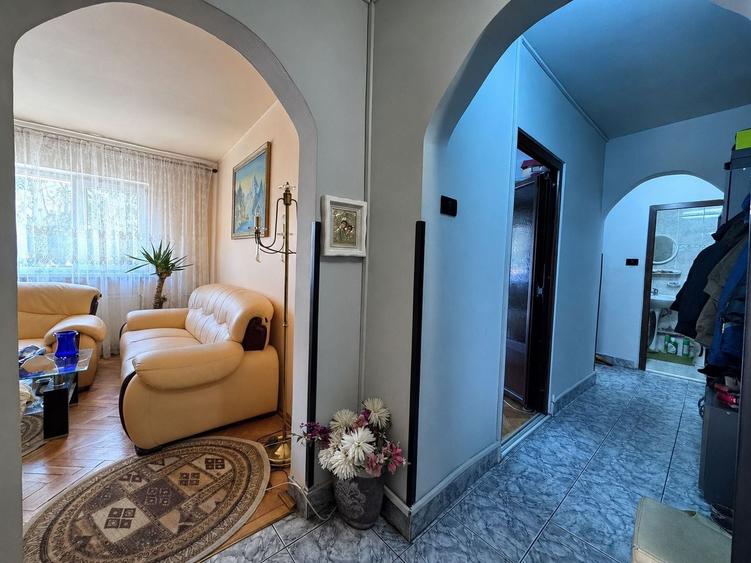 Apartament cu 4 camere decomandat în Mărăști