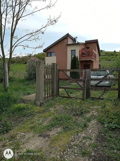 Casă cu 2 camere cu Teren 900 Mp în Central