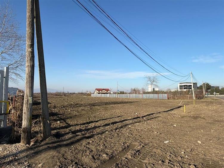 Teren Construcții extravilan de 11756 mp, în Vest
