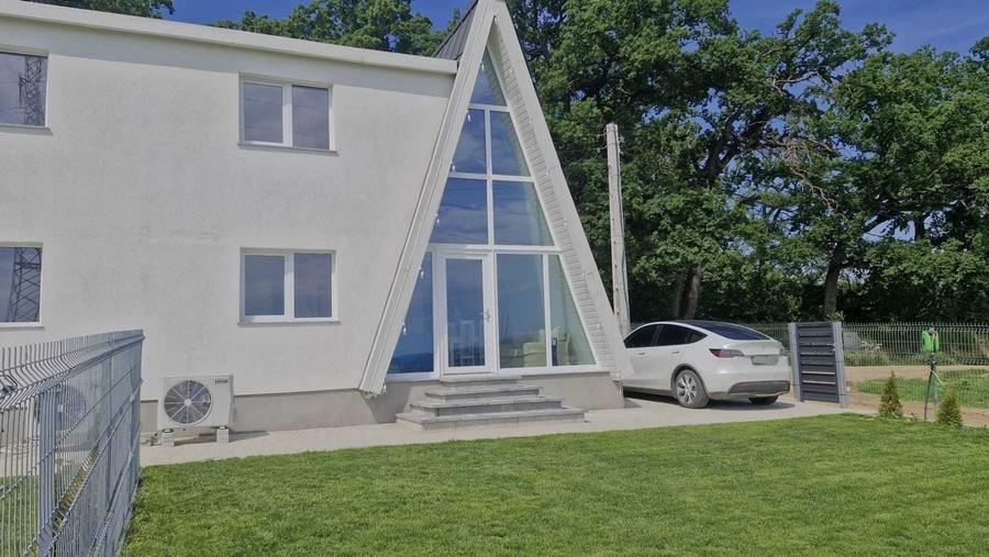Casă cu 2 camere cu Teren 225 Mp în Central