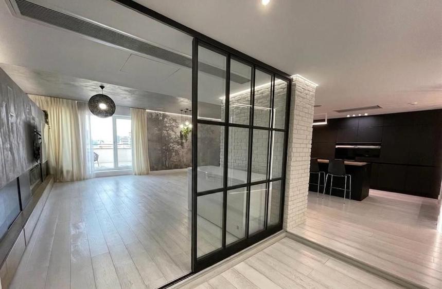 Penthouse cu 5 camere semidecomandat, mobilat în Șoseaua Nordului