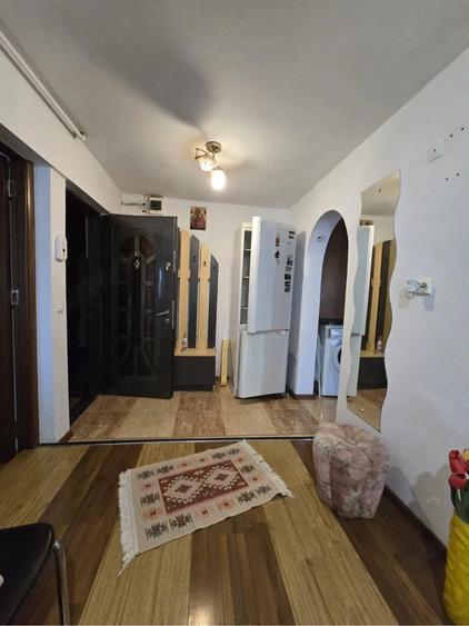 Apartament cu 2 camere decomandat în Broșteni