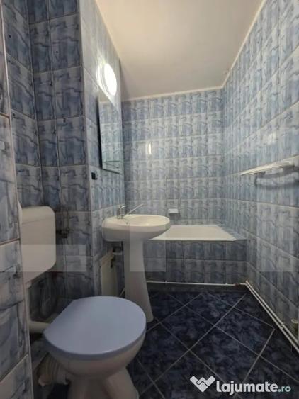 Apartament cu 3 camere semidecomandat în Ciucului