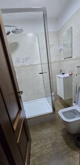 Apartament cu 3 camere decomandat, mobilat în Micro 6