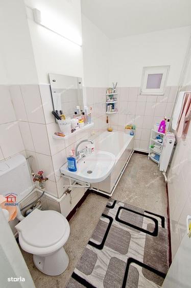 Apartament cu 4 camere decomandat în Micro 17