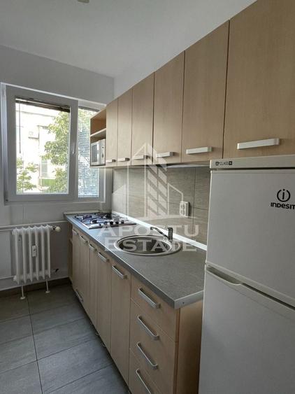 Apartament cu 2 camere semidecomandat, mobilat în Dacia