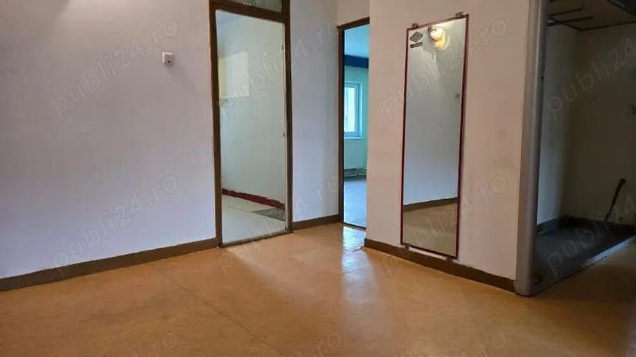 Apartament cu 3 camere decomandat în Micro 15