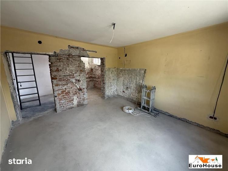Casă cu 3 camere cu Teren 300 Mp în Central