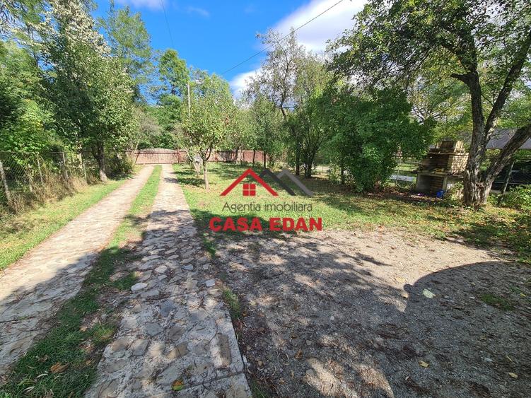 Casă individuală cu 8 camere cu Teren 1675 Mp în Breaza
