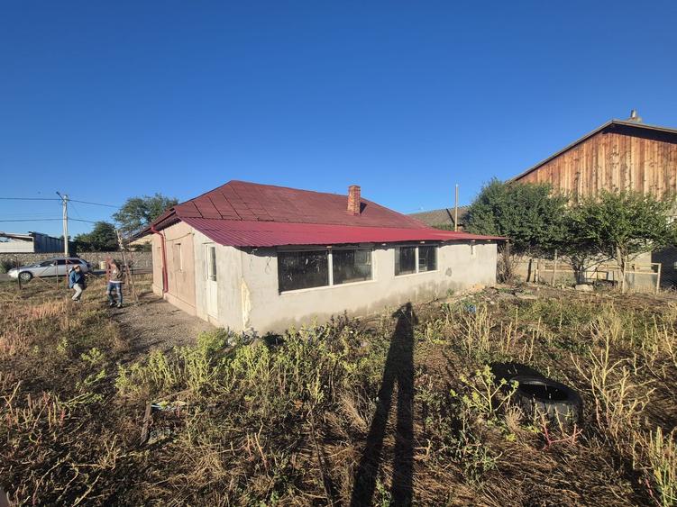 Casă individuală cu 4 camere cu Teren 3500 Mp în Amaru