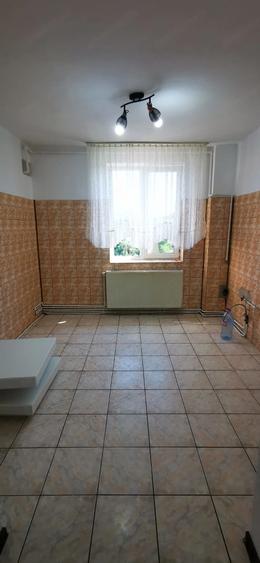 Apartament cu 4 camere decomandat în Triaj
