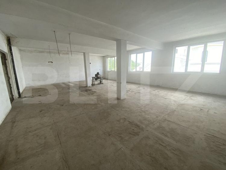 Spațiu comercial, de 488 mp, în Jibou