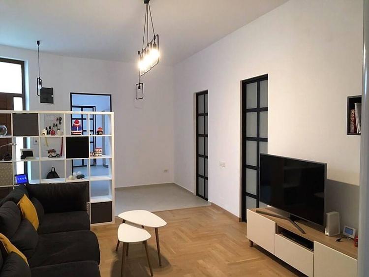 Apartament cu 4 camere decomandat în Central