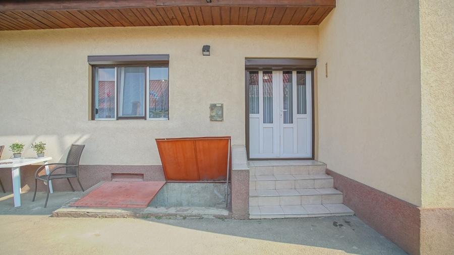 Casă cu 4 camere în Central