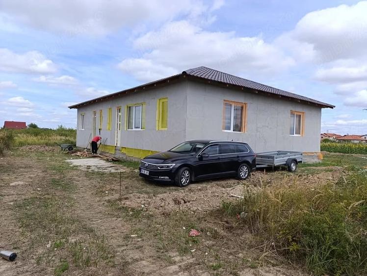 Casă cu 4 camere cu Teren 555 Mp în Centura
