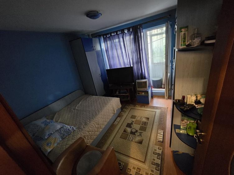 Apartament cu 3 camere decomandat în Dristor