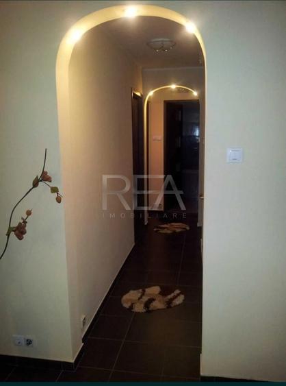 Apartament cu 3 camere decomandat, mobilat în Berceni