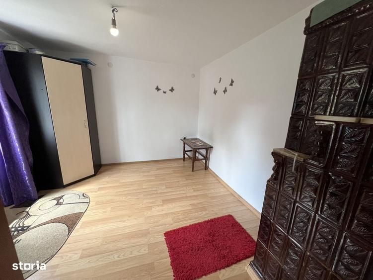 Casă cu 4 camere în Valea Bujorului