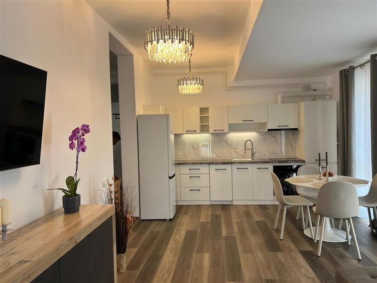 Apartament cu 2 camere decomandat în Central