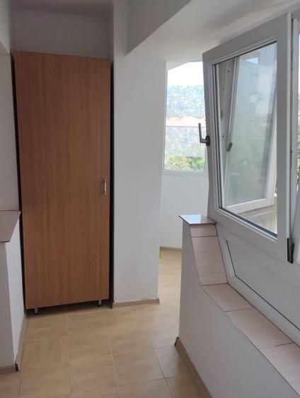 Apartament cu 3 camere decomandat în Popoveni