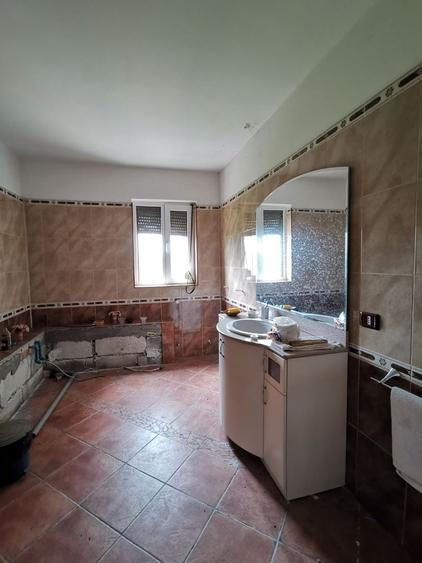 Casă individuală cu 6 camere cu Canalizare în Urechești