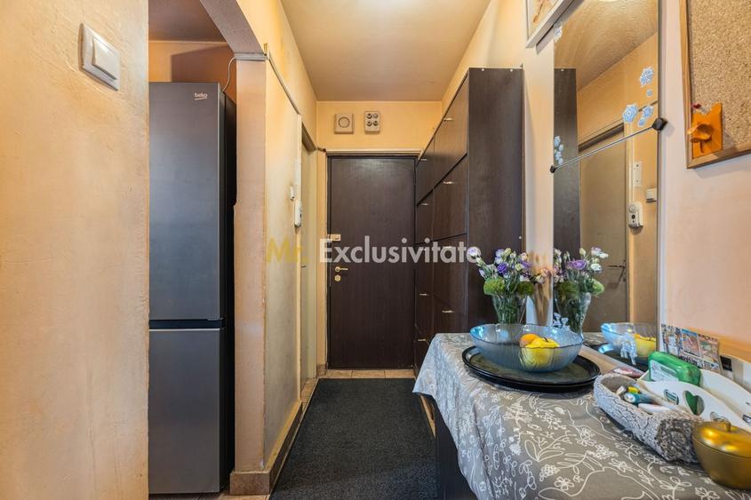 Apartament cu 3 camere semidecomandat în Crângași