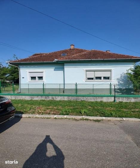 Casă cu 4 camere în Birtin