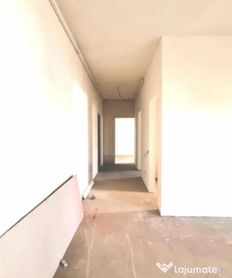 Apartament cu 4 camere decomandat în Florești