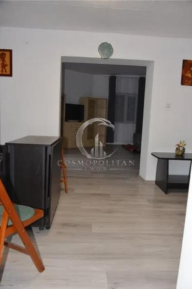 Casă individuală cu 3 camere cu Canalizare în Central