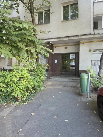 Apartament cu 3 camere semidecomandat în 1 Mai