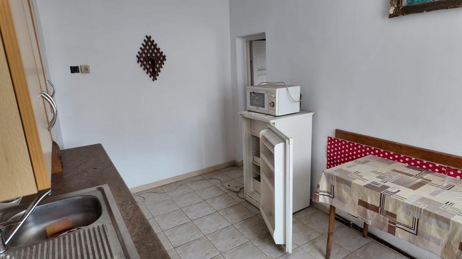 Casă individuală cu 4 camere cu Garaj în Central