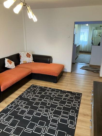 Apartament cu 3 camere decomandat în Exterior Vest