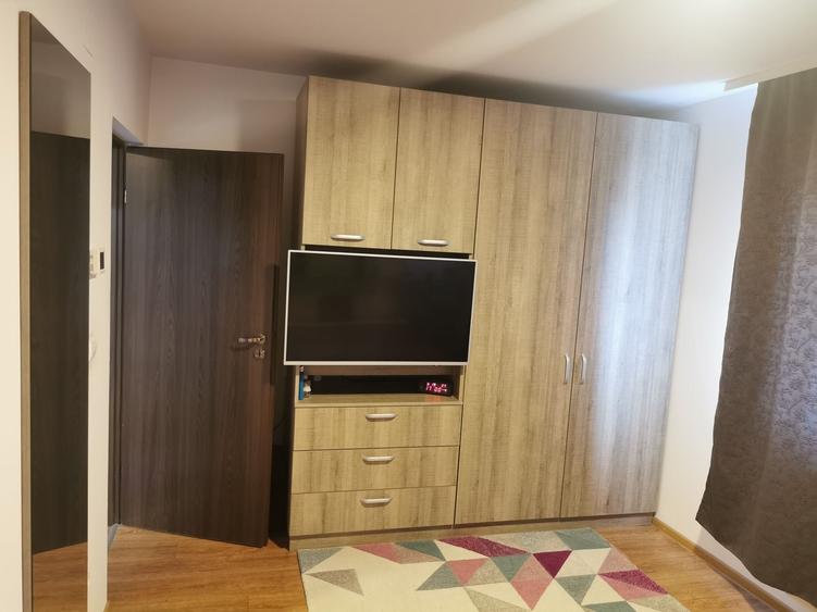 Apartament cu 3 camere decomandat în Exterior Vest