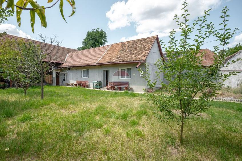 Casă cu 2 camere cu Teren 931 Mp în Șinca