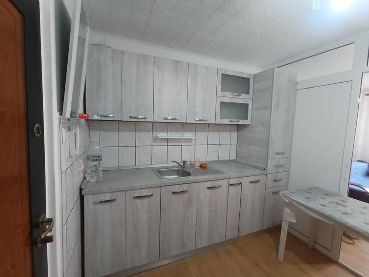 Garsonieră decomandată în Uzina 2