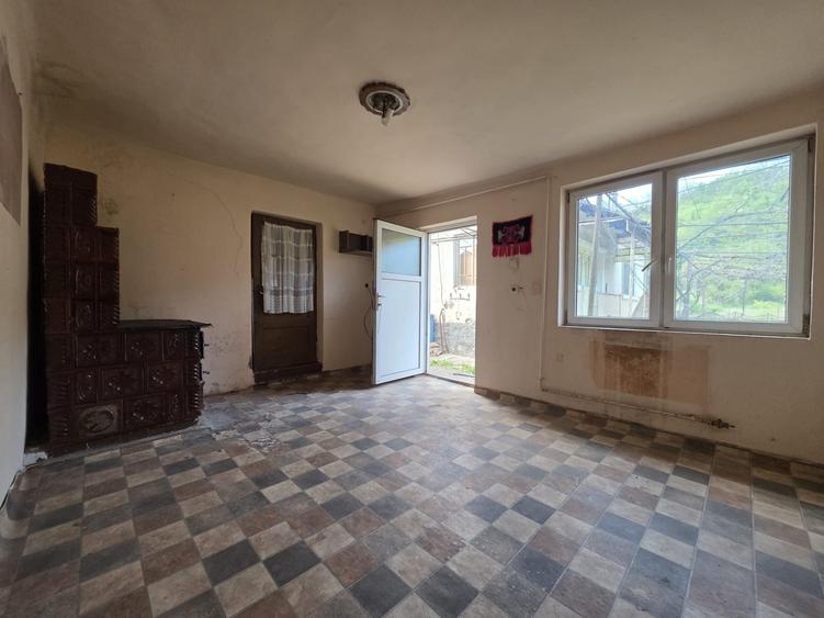 Casă cu 4 camere în Inău