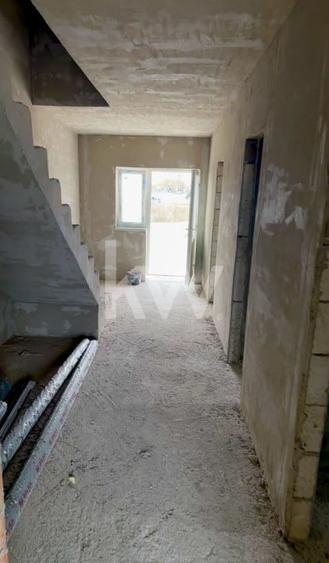 Duplex cu 3 camere cu Canalizare în Cristian