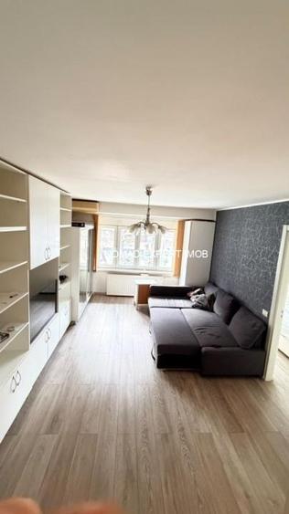 Apartament cu 2 camere în P-ța Romană