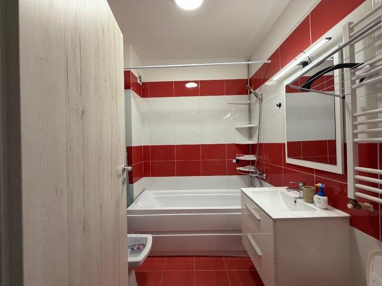 Apartament cu 2 camere semidecomandat, mobilat în Roșu